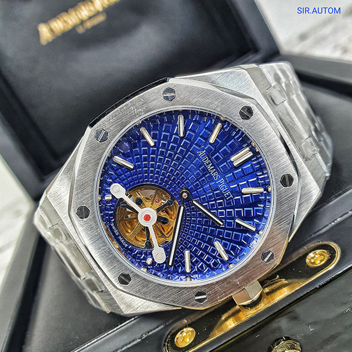 Audemars Piguet Royal Oak Tourbillon con dial azul, caja de acero inoxidable y mecanismo tourbillon visible, ideal para coleccionistas y amantes de la relojería de lujo.