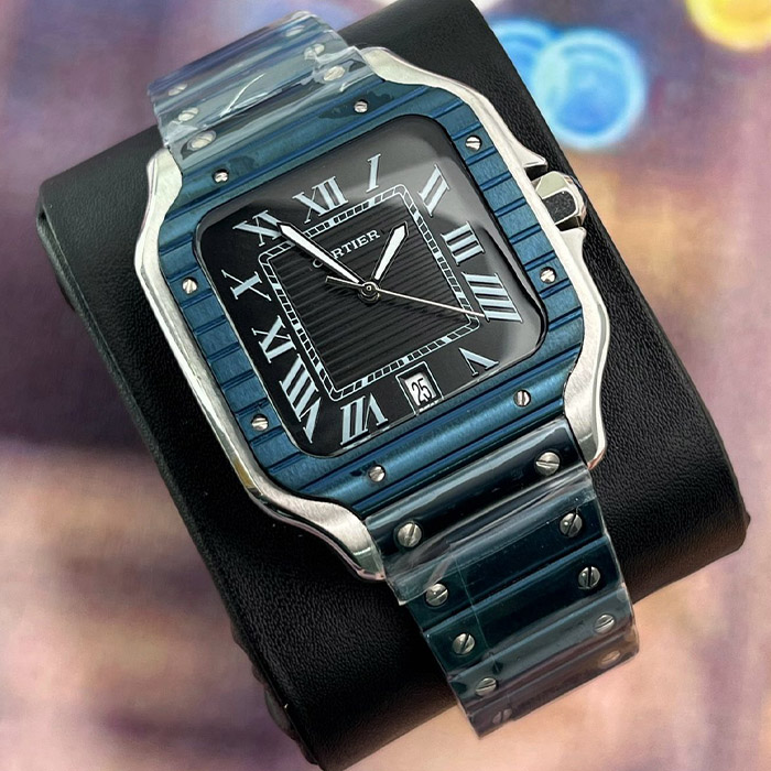 Cartier Santos 38mm automático con caja de acero inoxidable, esfera negra y correa robusta, una opción elegante y sofisticada para quienes buscan lujo con un diseño exclusivo.