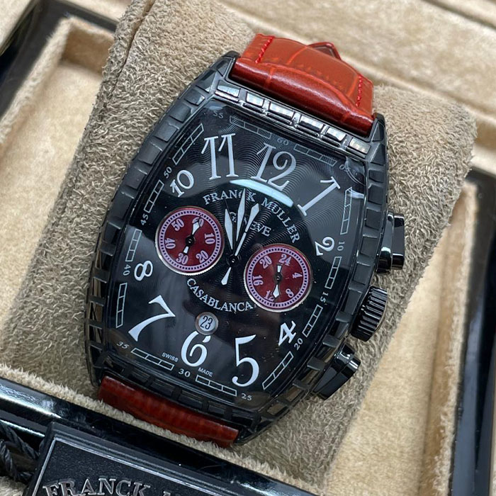 Franck Muller Geneve Casablanca con correa roja, reloj de lujo con esfera negra y detalles plateados. Cronógrafo con estilo exclusivo.