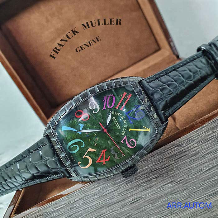 Franck Muller Geneve Color Dreams 38mm, reloj de lujo con esfera multicolor y números vibrantes, ideal para quienes buscan un estilo único y llamativo.