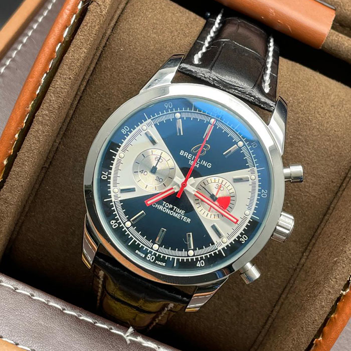 Reloj Breitling Top Time Chronometer con diseño clásico, cronómetro de alta precisión y acabados sofisticados.