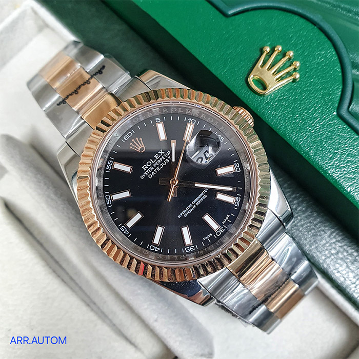 Reloj Rolex Oyster Perpetual Datejust con esfera negra y detalles en oro rosa, con brazalete combinado de acero inoxidable y oro, perfecto para quienes buscan lujo y elegancia