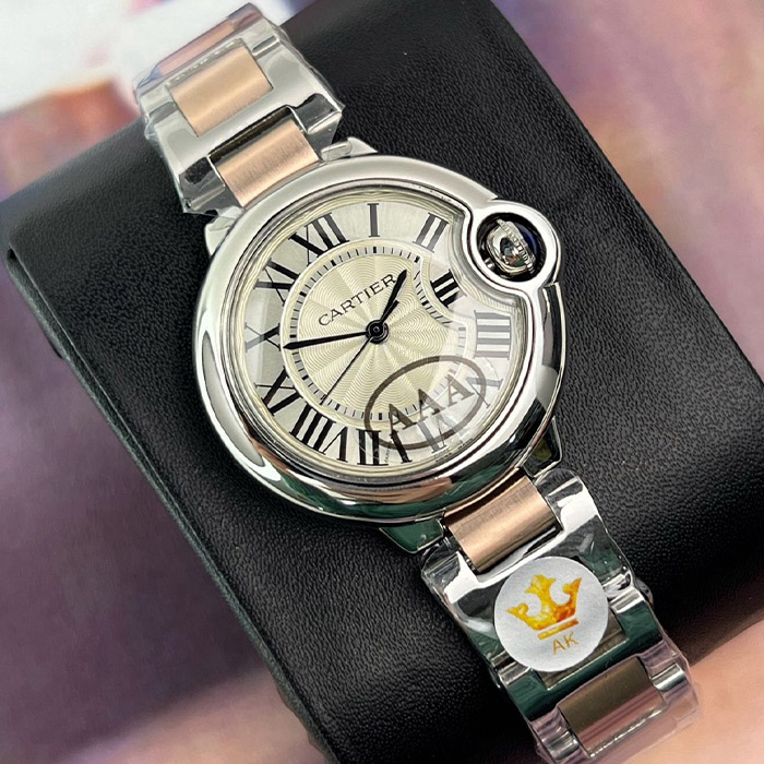 Cartier Ballon Bleu 33mm Automático en acero inoxidable con esfera elegante de números romanos. Un reloj de lujo con diseño refinado y moderno.