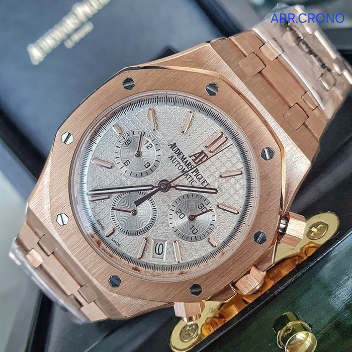 Reloj Audemars Piguet Royal Oak Automatic Chronograph en tono dorado, diseño sofisticado con cronógrafo y maquinaria automática, ideal para cualquier ocasión.
