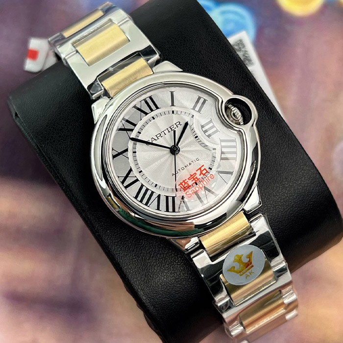 Cartier Ballon Bleu 36mm Automático en acero inoxidable con detalles en oro y cristal de zafiro, elegante y sofisticado con números romanos.