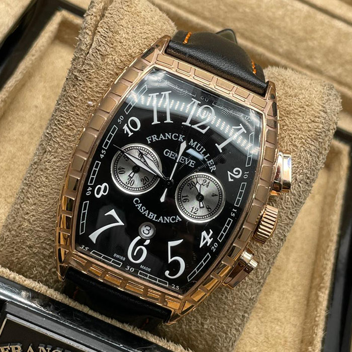 Franck Muller Geneve Casablanca, reloj de lujo con caja de acero inoxidable, esfera negra y correa de cuero, perfecto para un estilo exclusivo.