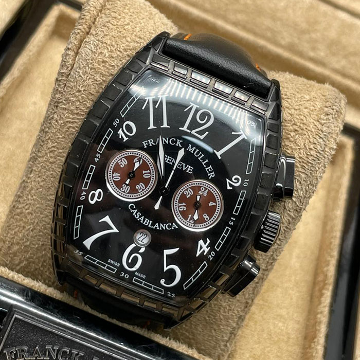 Franck Muller Geneve Casablanca, reloj elegante y sofisticado con diseño clásico, números blancos y detalles en negro, ideal para un estilo moderno y de lujo.