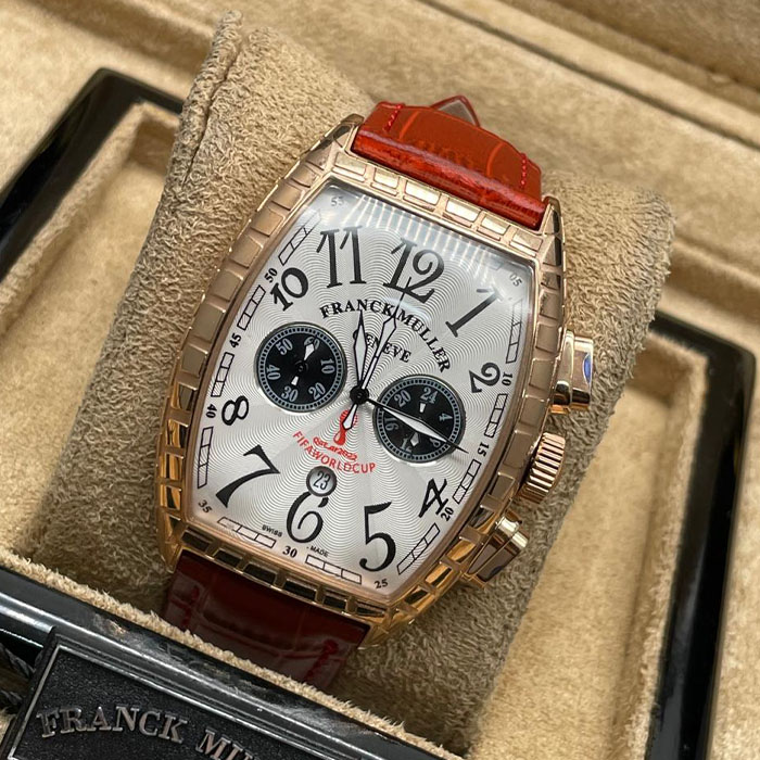 Franck Muller Geneve FIFA World Cup, reloj deportivo de lujo con diseño exclusivo, esfera blanca y detalles en negro, ideal para fanáticos del fútbol.