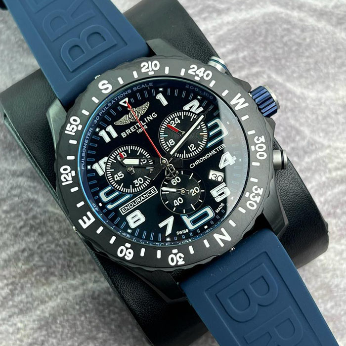 Reloj Breitling Endurance Pro con correa azul, cronógrafo y diseño deportivo.