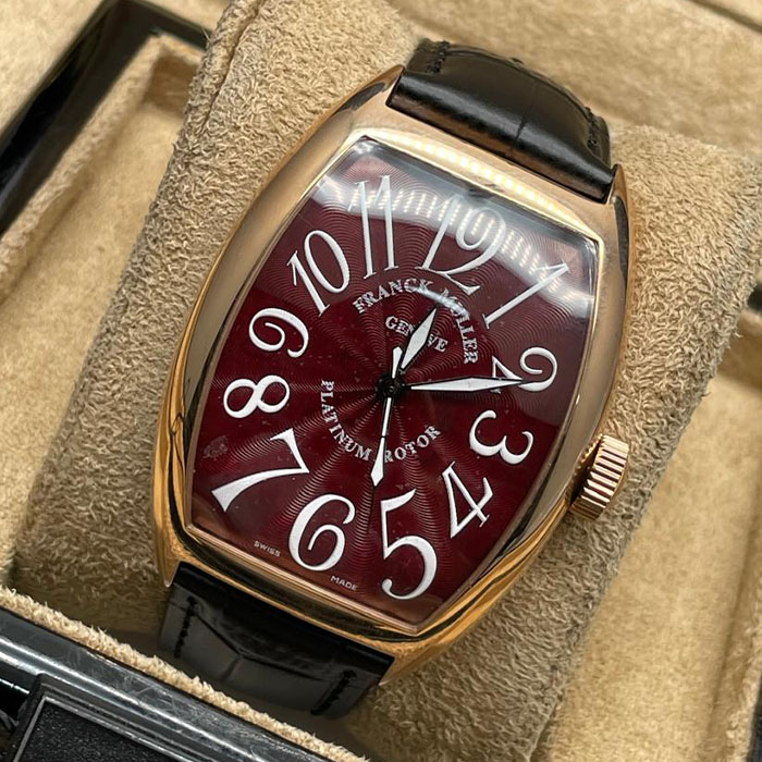 Franck Muller Geneve Platinum Rotor, reloj de lujo con esfera burdeos y diseño sofisticado. Ideal para quienes buscan exclusividad y elegancia.