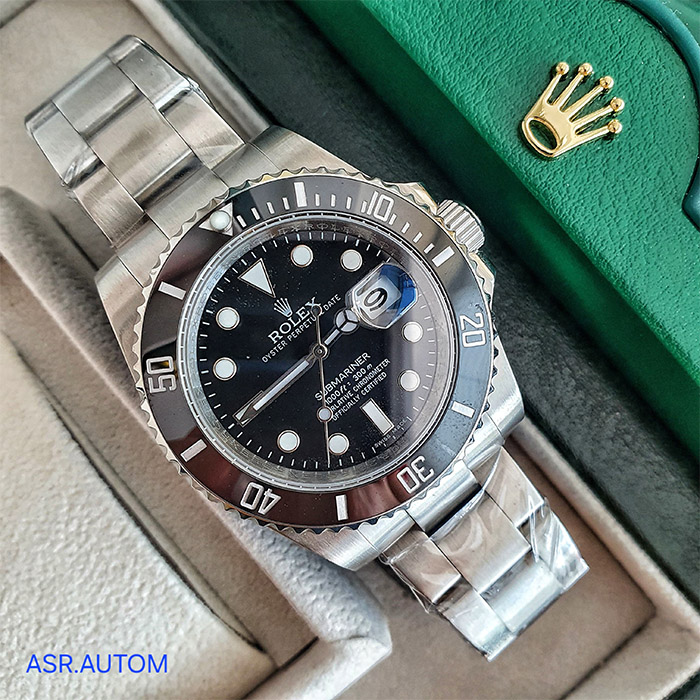 Reloj Rolex Oyster Perpetual Submariner con diseño clásico, resistente al agua y funcional, ideal para quienes buscan un reloj de lujo para actividades acuáticas y eventos especiales.