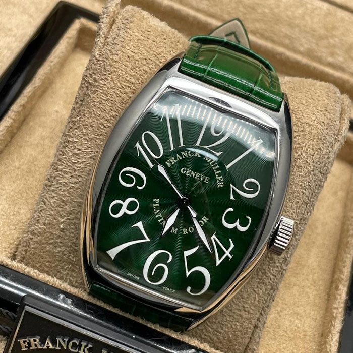Franck Muller Geneve Platinum Rotor con esfera verde, números clásicos en blanco y diseño exclusivo, ideal para quienes buscan elegancia y distinción.