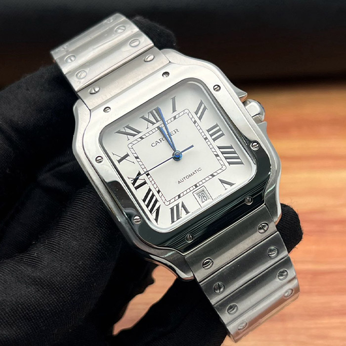 Cartier Santos Automático 38mm con correa de acero inoxidable y números romanos, elegante y duradero.