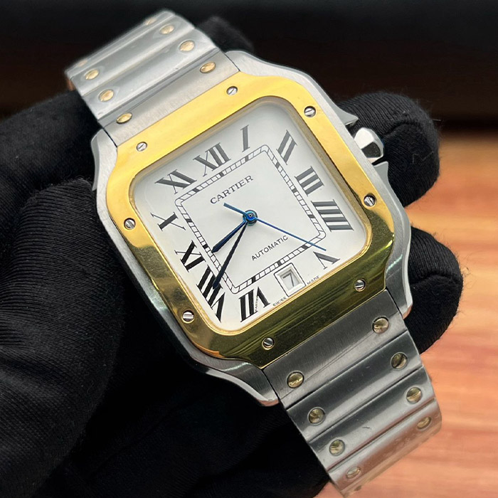 Cartier Santos Automático 38mm Bicolor con correa de acero inoxidable y detalles dorados, elegante y duradero.