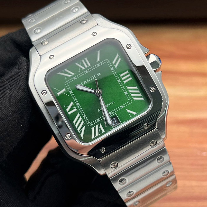 Cartier Santos Automático 38mm verde, con diseño elegante, caja de acero inoxidable, números romanos y mecanismo automático, perfecto para ocasiones especiales.