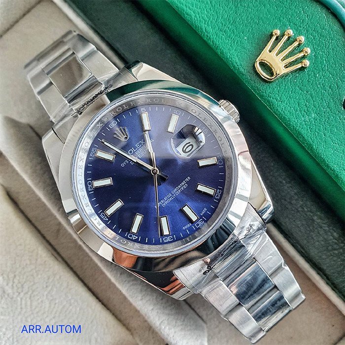 Reloj Rolex Datejust Oyster Perpetual con esfera azul, indicadores luminiscentes, lupa Cyclops para la fecha y brazalete de acero inoxidable. Certificación Superlative Chronometer.