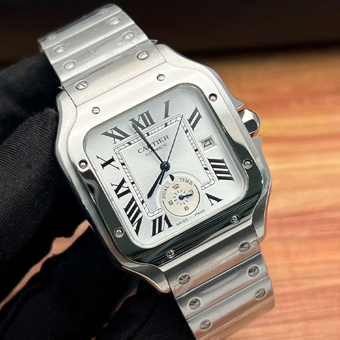 Cartier Santos Automático 38mm, elegante caja de acero inoxidable con números romanos en la esfera y tecnología automática para un estilo de vida moderno.