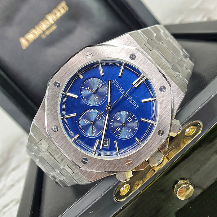 Reloj Audemars Piguet Royal Oak Chronograph con esfera azul y funcionalidad de cronógrafo, ideal para un estilo moderno y deportivo.