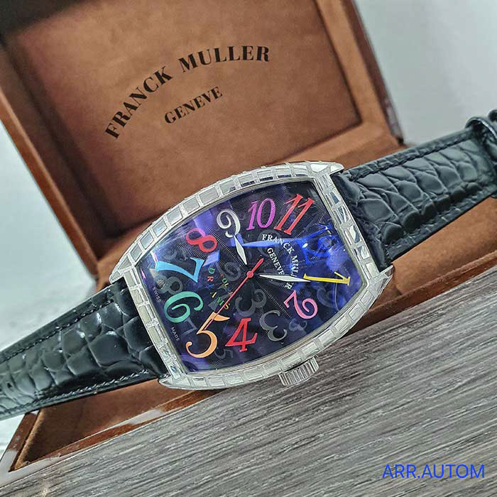 Franck Muller Geneve Color Dreams, reloj de lujo con esfera multicolor, números llamativos y correa de cuero negro. Diseño único y vanguardista, ideal para destacar en cualquier ocasión.