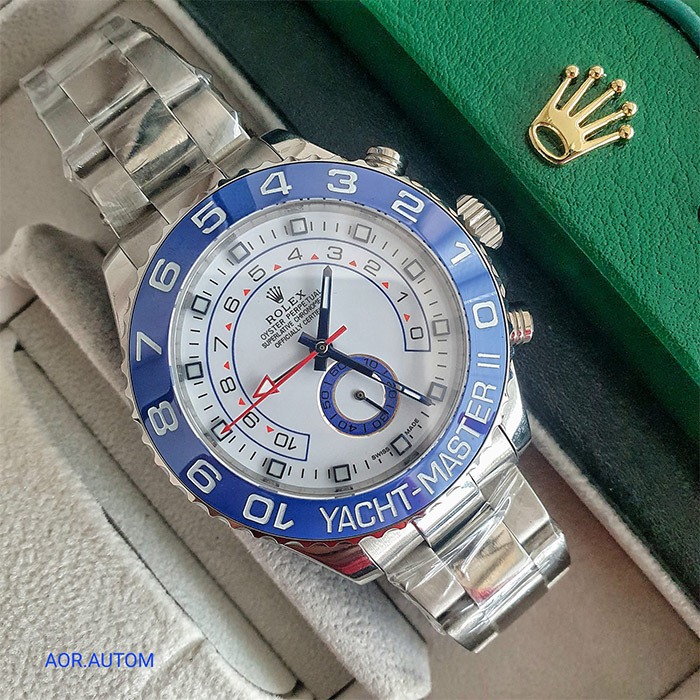 Rolex Yacht-Master 42mm con caja de acero inoxidable, bisel azul, esfera blanca y correa de acero. Ideal para quienes buscan elegancia y resistencia en un solo reloj.