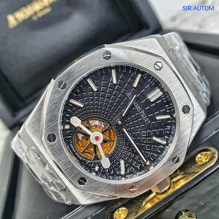 Audemars Piguet Royal Oak Tourbillon con caja de acero inoxidable y mecanismo tourbillon visible, destacando su diseño elegante y sofisticación.